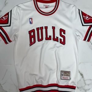 Mitchell and Ness Chicago Bulls Shooting Shirt M
